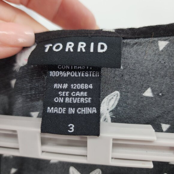 Torrid 3 Womens 3X Black Bunny Print Short Sleeve Top Size 22/24 Zip Back Top - Picture 2 of 8
